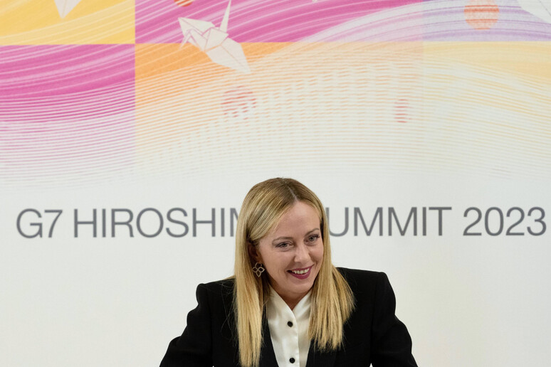 La presidente del Consiglio, Giorgia Meloni, durante la conferenza stampa a margine del G7 a Hiroshima - RIPRODUZIONE RISERVATA