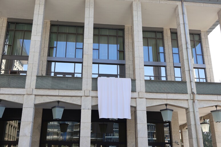 Giornata della legalità, lenzuolo bianco a Palazzo regionale - Notizie 