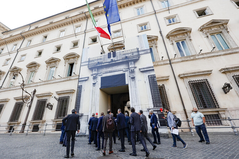 Incontro a palazzo Chigi tra Meloni e sindacati - RIPRODUZIONE RISERVATA