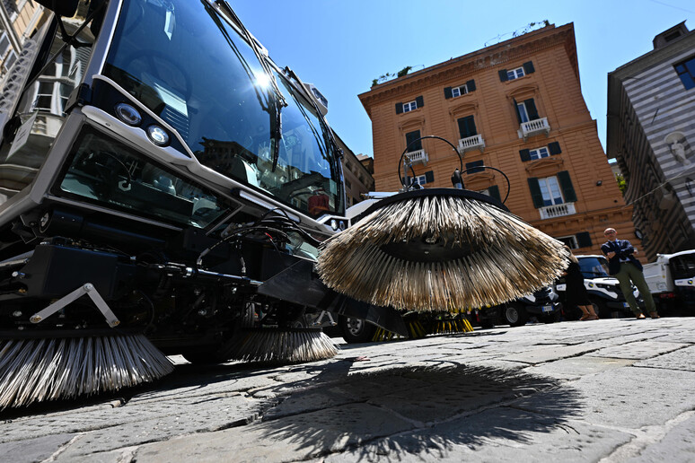 - RIPRODUZIONE RISERVATA