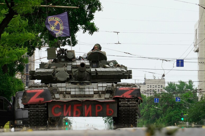 Mezzi del gruppo Wagner a Rostov © ANSA/AFP