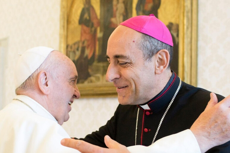 Il Papa insieme a mons.Fernandez - RIPRODUZIONE RISERVATA