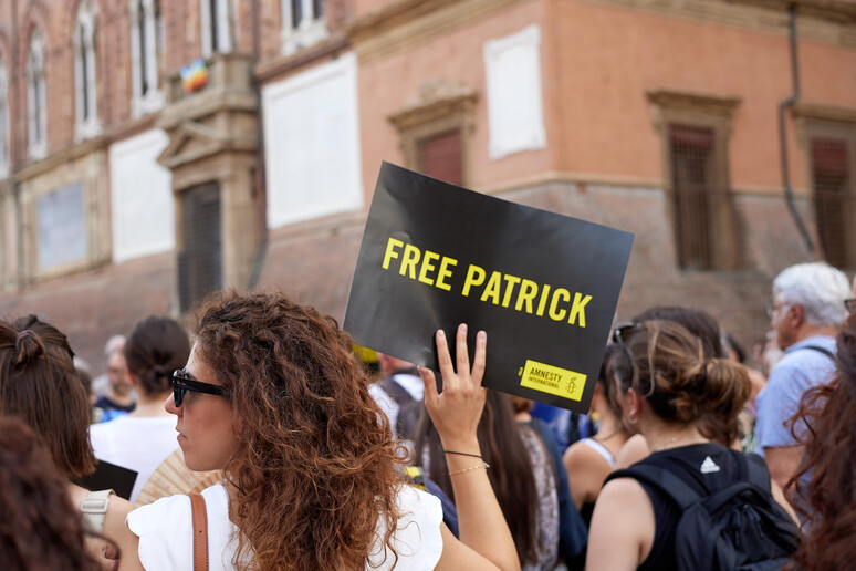 La manifestazione indetta da amici e compagni di Patrick Zaki da Amnesty International - RIPRODUZIONE RISERVATA