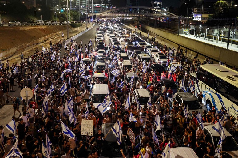 Una protesta di piazza contro la riforma Netanyahu © ANSA/AFP