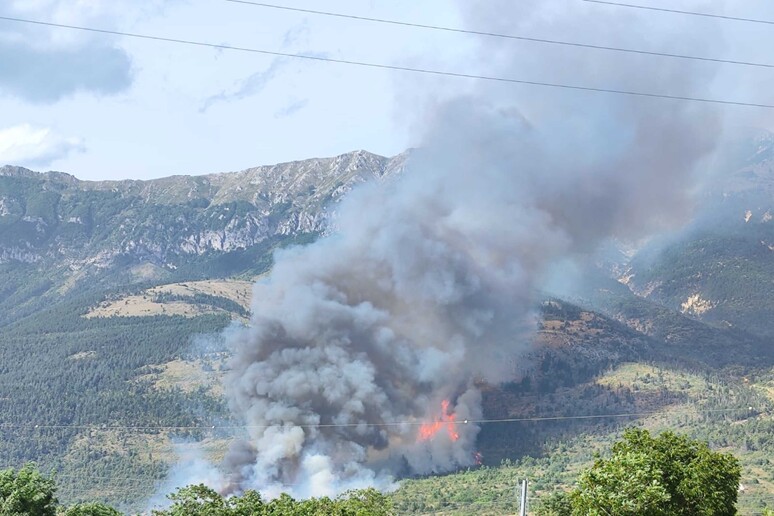 Incendio sul Morrone in Abruzzo, già in fiamme sei anni fa - Notizie 