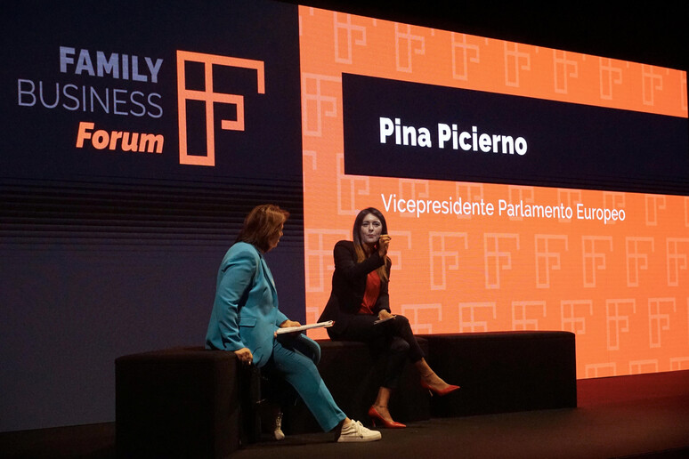 Pina Picierno, vicepresidente del Parlamento Europeo, durante il Family Business Forum - RIPRODUZIONE RISERVATA