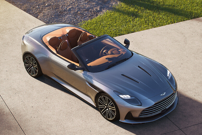 Aston Martin DB12 Volante, in anticipo rispetto a Monterey - RIPRODUZIONE RISERVATA