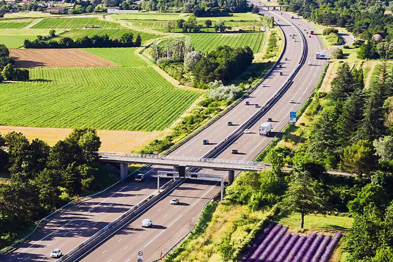 Francia prepara nuova tassa su gestione privata autostrade - RIPRODUZIONE RISERVATA