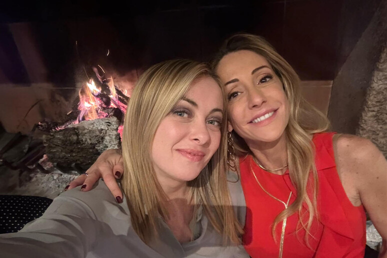 Giorgia e Arianna Meloni, FACEBOOK/ARIANNA MELONI - RIPRODUZIONE RISERVATA