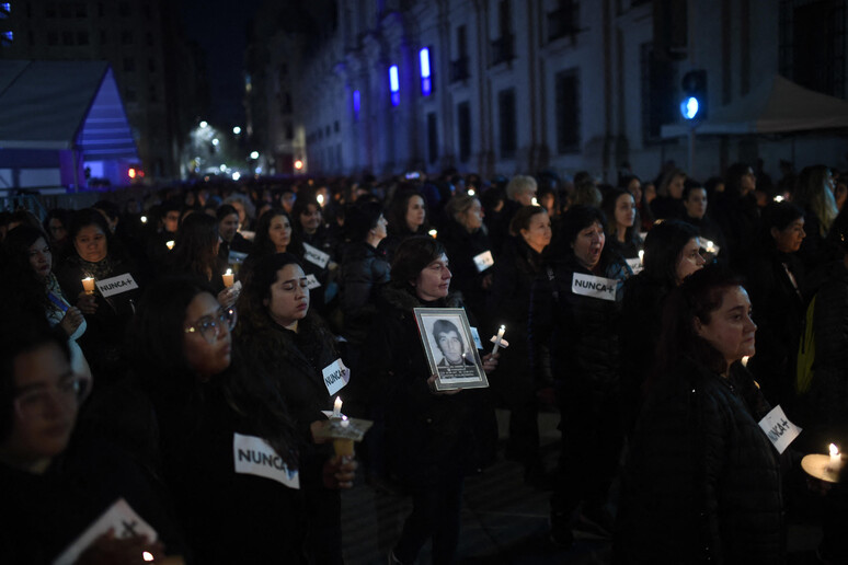 Marcia in Cile in memoria delle vittime della dittatura © ANSA/AFP