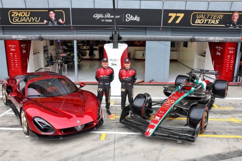 Alfa Romeo 33 Stradale debutta nei box di Monza - RIPRODUZIONE RISERVATA