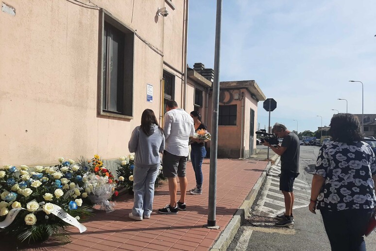 L 'omaggio alla stazione di Brandizzo - RIPRODUZIONE RISERVATA