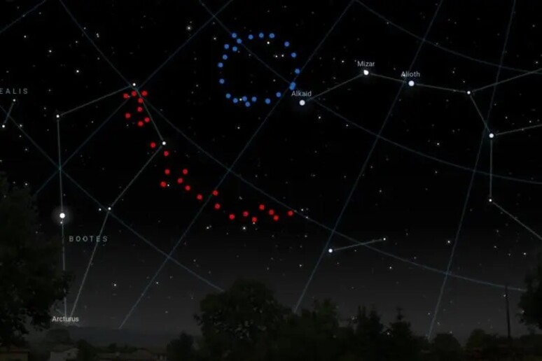 Rappresentazione di come apparirebbero il Grande Anello (in blu) e l 'Arco Gigante (in rosso) in cielo (fonte: Stellarium, Uclan) -     RIPRODUZIONE RISERVATA