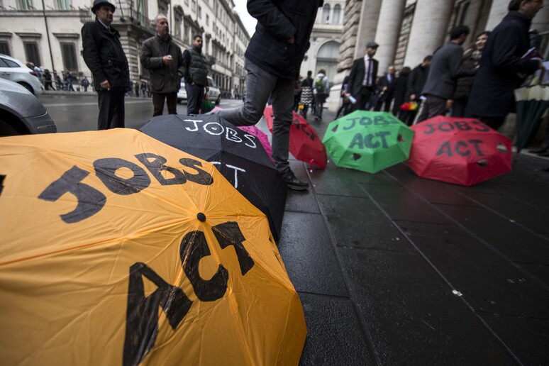 Una manifestazione contro il Jobs act del 2014 -     RIPRODUZIONE RISERVATA