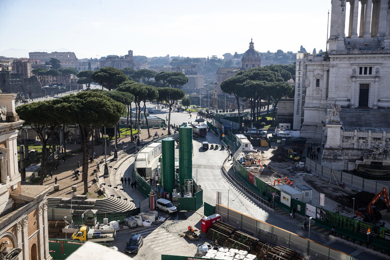 Il cantiere dei lavori della fermata metro C Stazione Venezia ai Fori Imperiali - RIPRODUZIONE RISERVATA