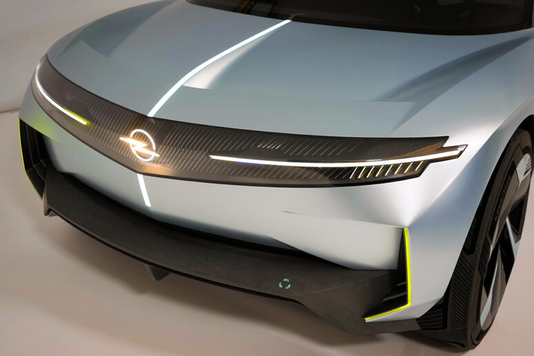 Experimental, crossover elettrico prefigura il futuro Opel © ANSA/Stellantis Opel