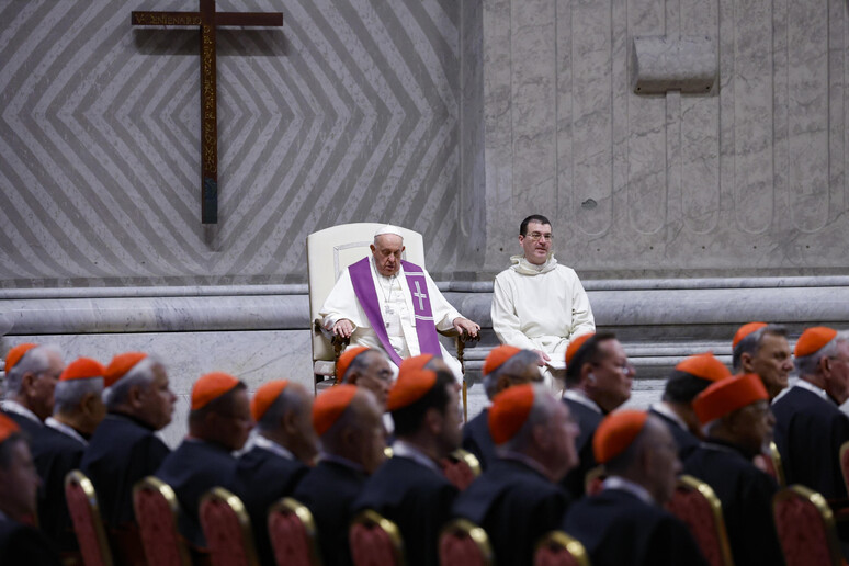 Il Papa in San Pietro per veglia penitenziale pre-Sinodo - RIPRODUZIONE RISERVATA