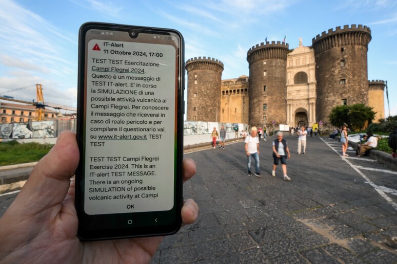 Campi Flegrei, alle 17.00 test allarme sui cellulari in Campania