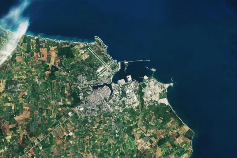 Il territorio delle città di Brindisi vista dal satellite Sentinel 2 (fonte: Esa) - RIPRODUZIONE RISERVATA