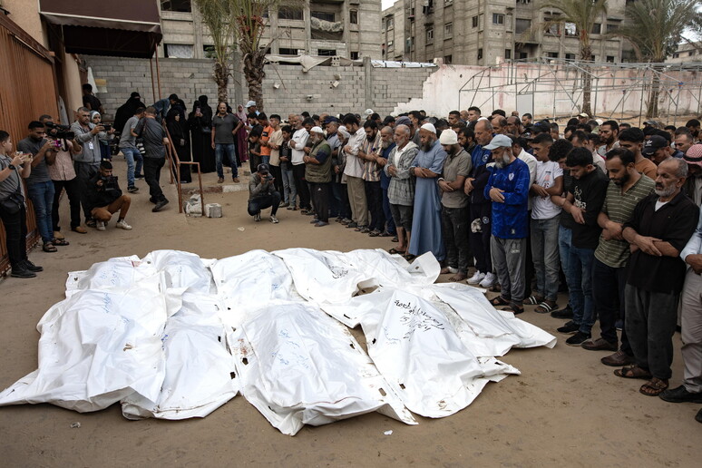 Members of Palestinian family killed in Israeli airstrike near Khan Younis © ANSA/EPA