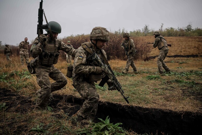 Ucraina, la 24esima brigata di Kiev in Donetsk © ANSA/AFP