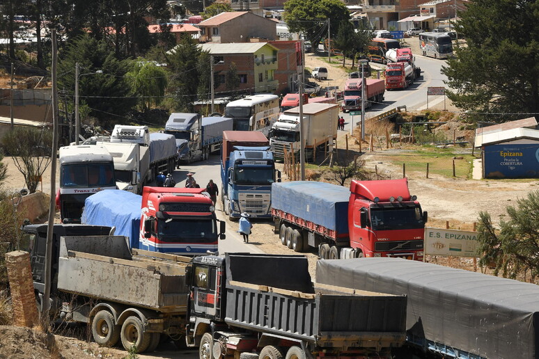 In Bolivia scarseggia il carburante per le proteste contro Arce