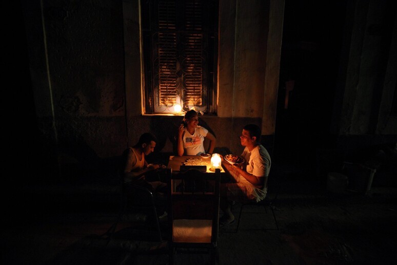 Cuba in blackout, collassato totalmente il sistema elettrico