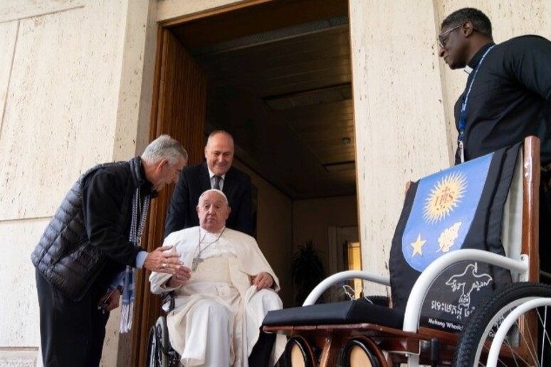 La sedia a rotelle Mekong donata a Papa Francesco da padre Figaredo (foto © Vivian Richards, SJ) - RIPRODUZIONE RISERVATA