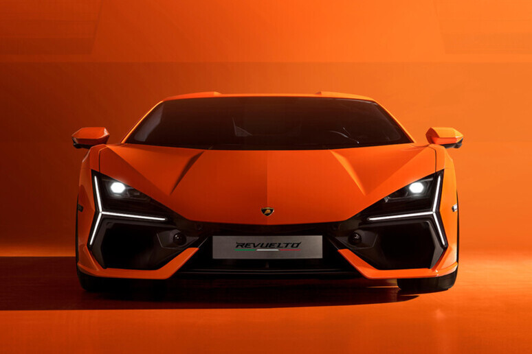 Lamborghini Revuelto, richiamo per problemi a tergicristallo - RIPRODUZIONE RISERVATA