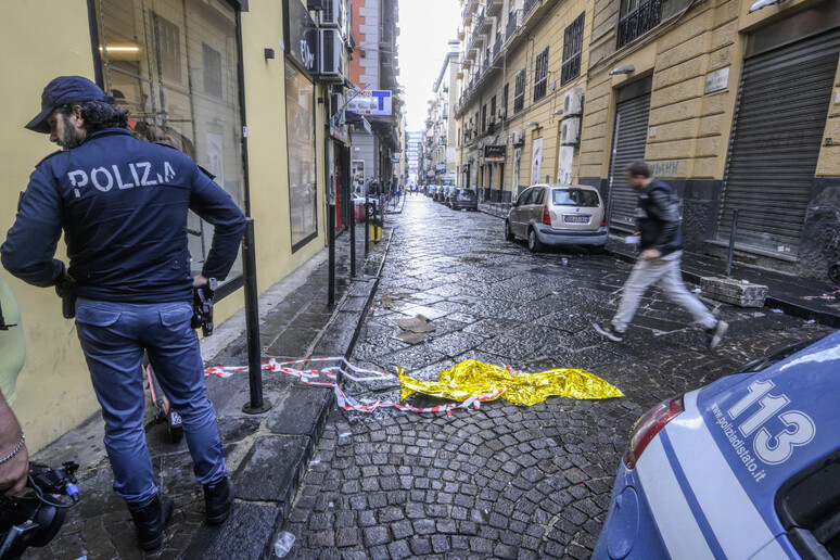 Quindicenne ucciso a colpi di pistola a Napoli - RIPRODUZIONE RISERVATA