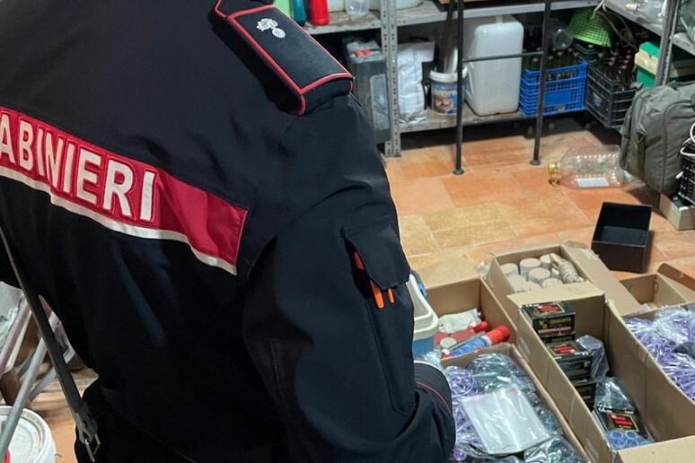 Nel Casertano carabinieri trovano 65kg di esplosivo in un garage