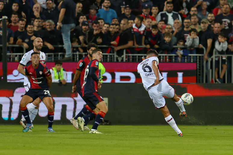 Serie A: in campo Cagliari-Bologna 0-2 DIRETTA