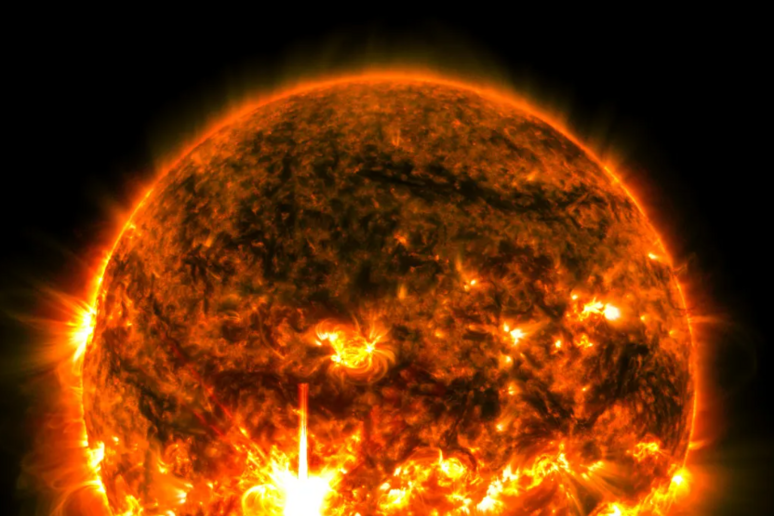 Il brillamento solare del 1° ottobre 2024 catturato dal Solar Dynamics Observatory della Nasa (fonte: NASA/SDO) - RIPRODUZIONE RISERVATA