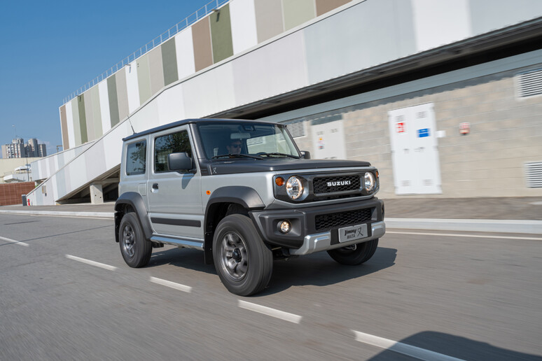 Suzuki trasforma la one-off Jimny Mata in una serie limitata - RIPRODUZIONE RISERVATA