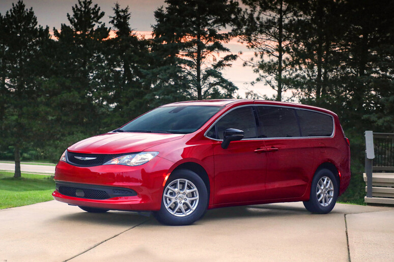 Minivan Chrysler, in gamma accanto a Pacifica torna Voyager - RIPRODUZIONE RISERVATA