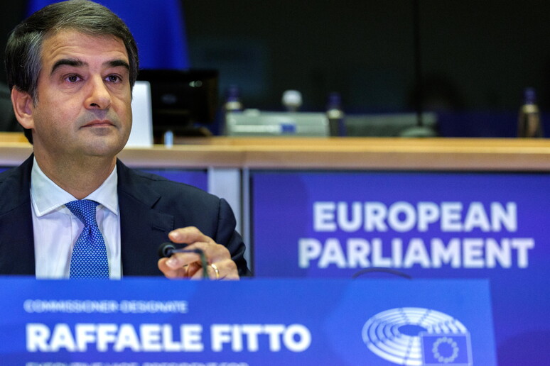 Fitto: 'Qui non rappresento un partito o uno Stato, ma l'Europa'. Rinviato il voto a data da destinarsi