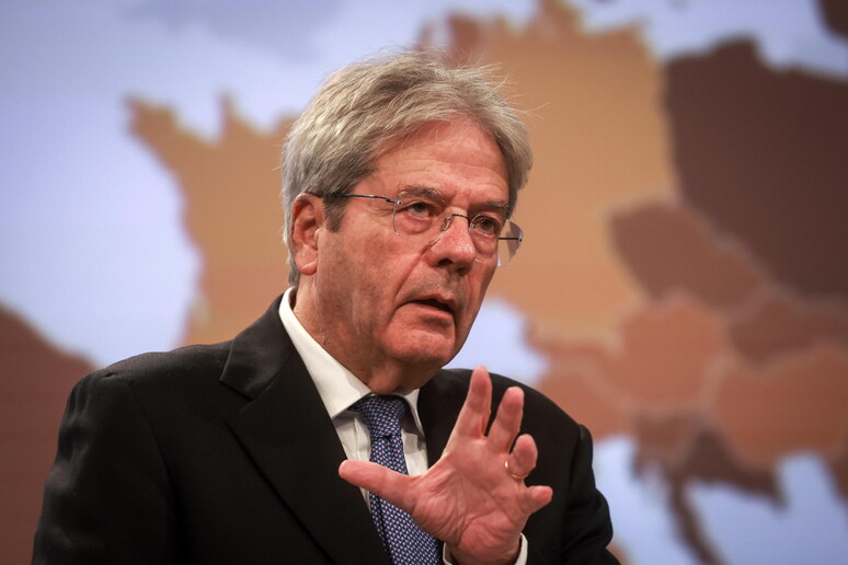 Gentiloni: "Il mondo non aspetta la Commissione Ue" © ANSA/EPA