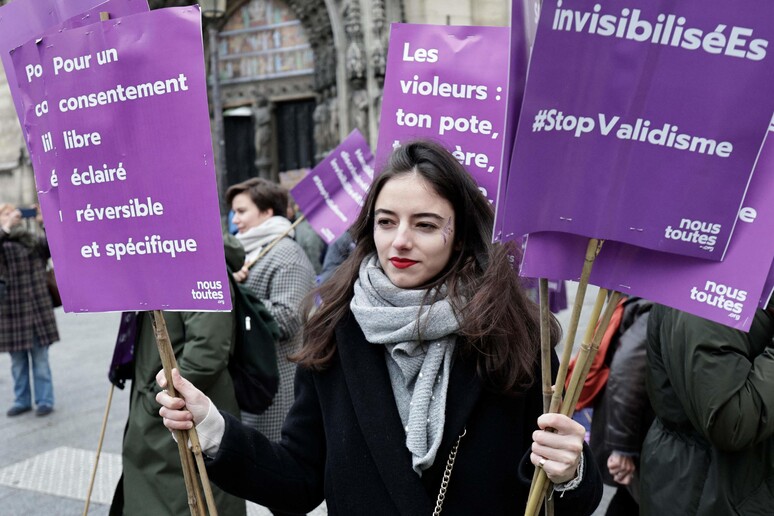 Le manifestazioni contro la violenza sulle donne nel mondo