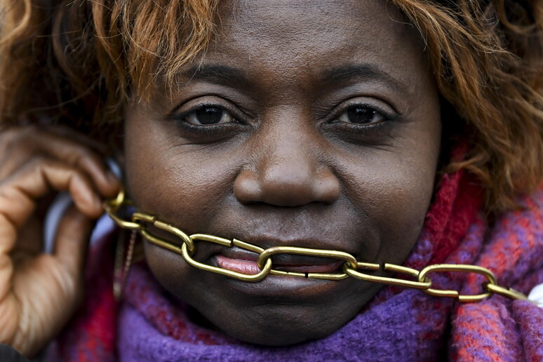 Le manifestazioni contro la violenza sulle donne nel mondo