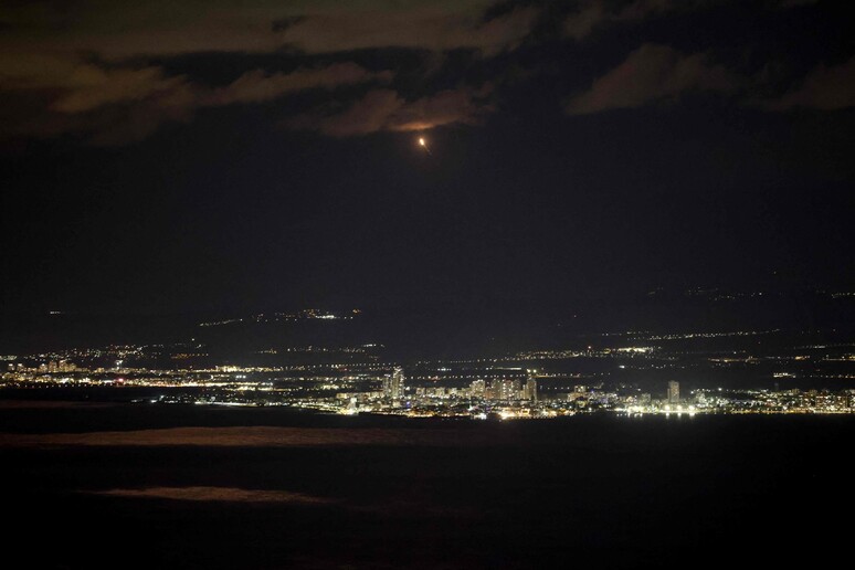 Il sistema di difesa israeliano Iron Dome intercetta un razzo. Immagine d 'archivio © ANSA/AFP