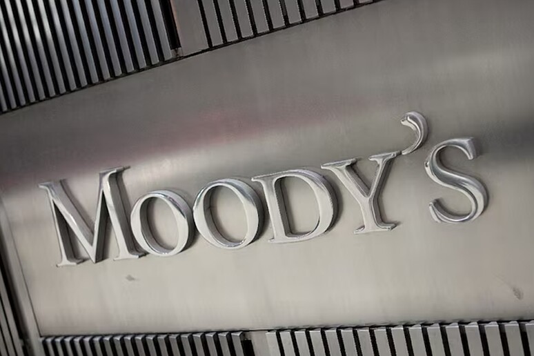 Moody's migliora il rating del debito di El Salvador