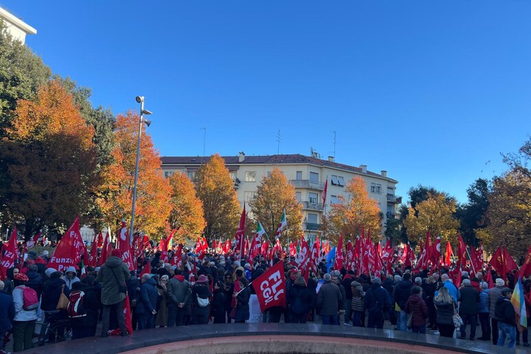 - RIPRODUZIONE RISERVATA