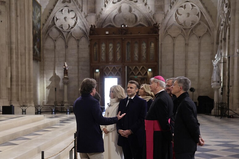 Macron scopre Notre-Dame dopo il restauro,  'è sublime ' © ANSA/AFP