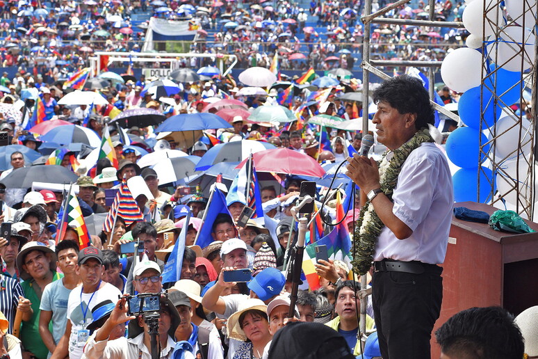 Bolivia, Morales: 'mi vogliono eliminare dalle presidenziali'