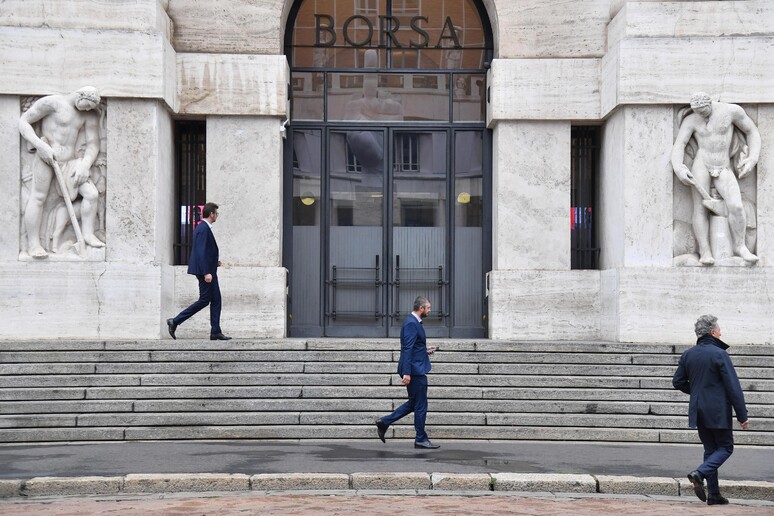 Borsa: Milano chiude in rialzo dell'1,49%