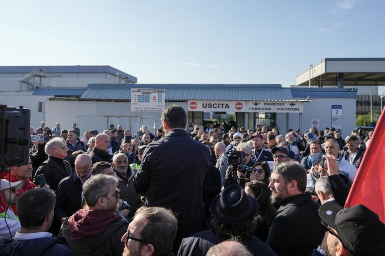 Stellantis: Conte, l 'indotto italiano è stato sacrificato - RIPRODUZIONE RISERVATA