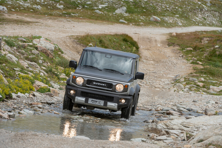 Suzuki Jimny Mata arriva in edizione limitata - RIPRODUZIONE RISERVATA