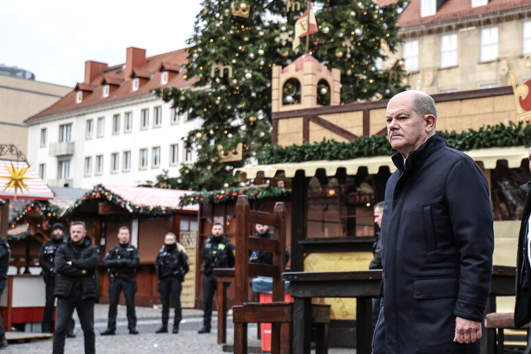 German Chancellor Scholz visits Magdeburg's Christmas market following vehicle-ramming attack