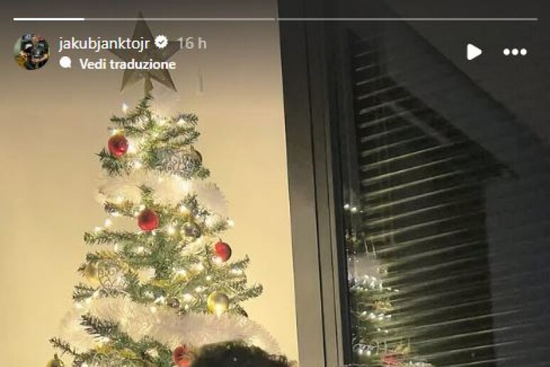 'Buon Natale ', e Jankto posta foto di bacio con il compagno (Instagram) - RIPRODUZIONE RISERVATA