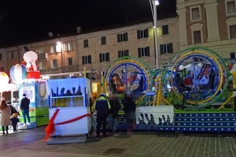 Ragazza caduta dalla giostra ad Ancona, dimessa dall'ospedale